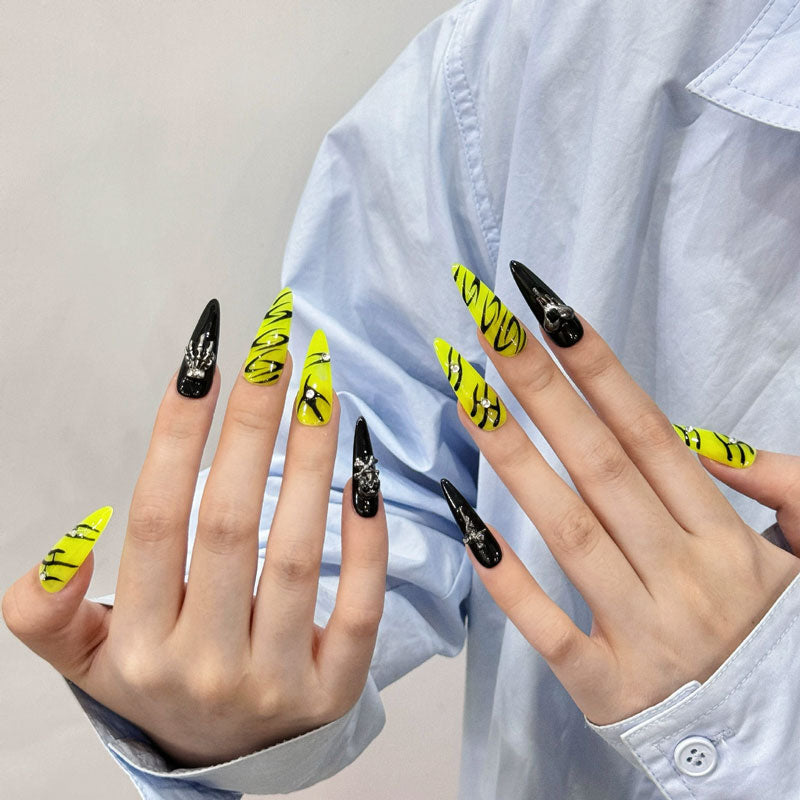 Gothic Green Black Design - Alternative Fashion Nail Art