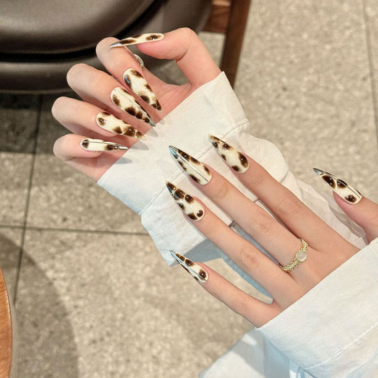 Sharp Stiletto Point Design - Dramatic Fashion Statement Nails