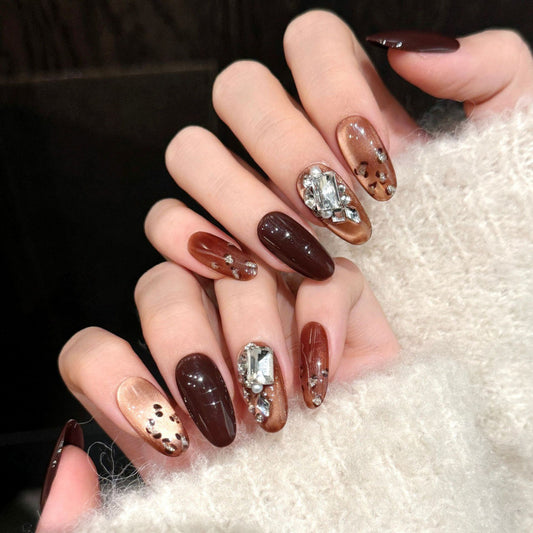 "Luxurious oval short press-on nails with chocolate brown, caramel & crystal design - perfect for autumn vibes, cozy occasions & warm elegance