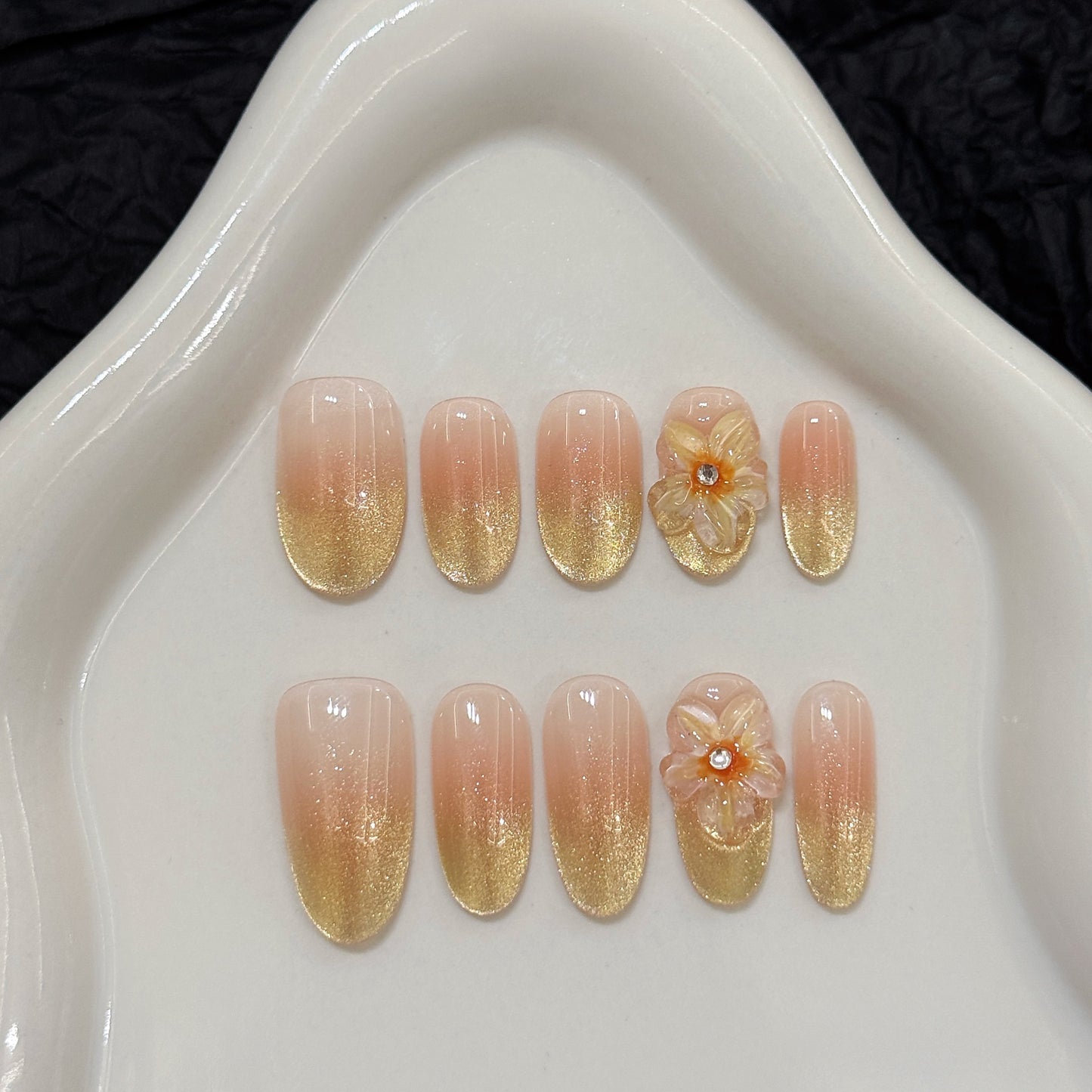 KAPOWNAILS Golden Glitter Gradient Press - on Nails with 3D Flower Accents, Elegant Shimmering Wearable Nail Art