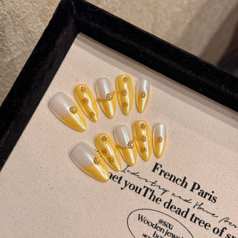 Salon-quality almond press-on nails with opulent golden aesthetic - perfect blend of luxury & sophisticated elegance