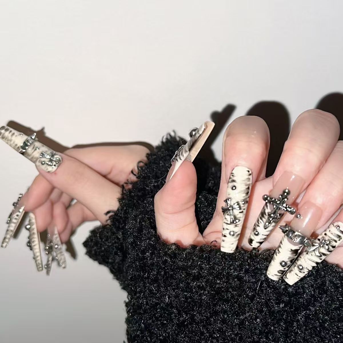 Kapownails Edgy Press On Nails - Detachable Cross & Silver Studs Design