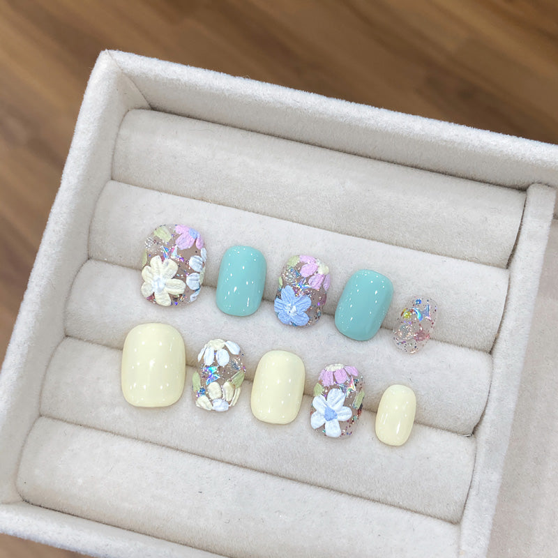 Spring-inspired press-on set for feminine styling and elegant charm.