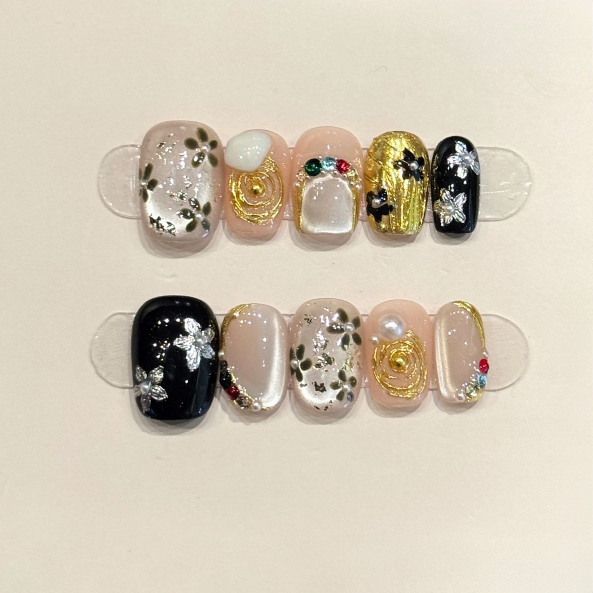KAPOWNAILS oval nails featuring refined floral design - delicate silver flowers, 3D gold swirls, sparkling gems, handcrafted quality, 10-piece set