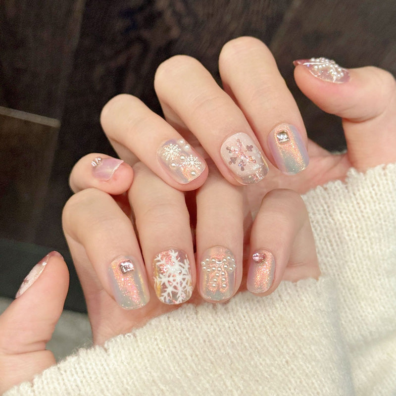 Magical press-on nails with northern lights gradients, intricate snowflakes & warm shimmer - soft winter wonderland collection