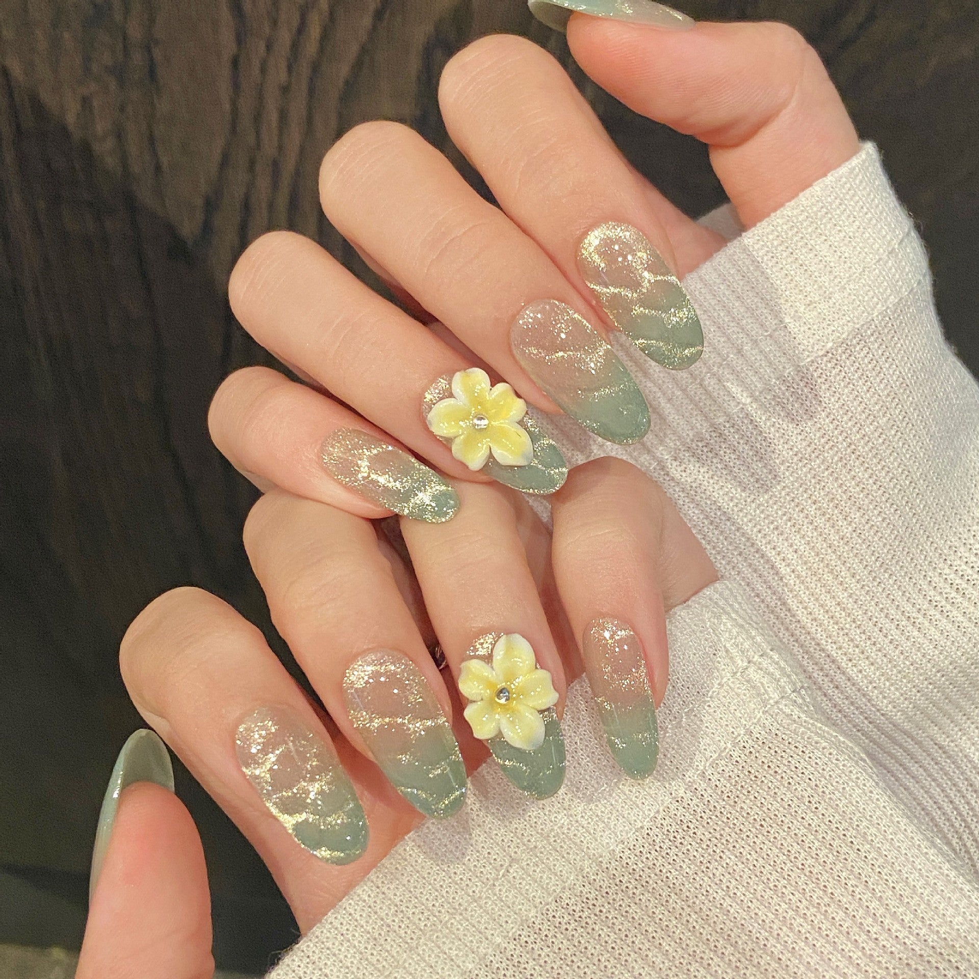 KAPOWNAILS Cat-Eye Press-On Nails – Green to Nude Gradient with Gold Glitter & 3D Floral Accents