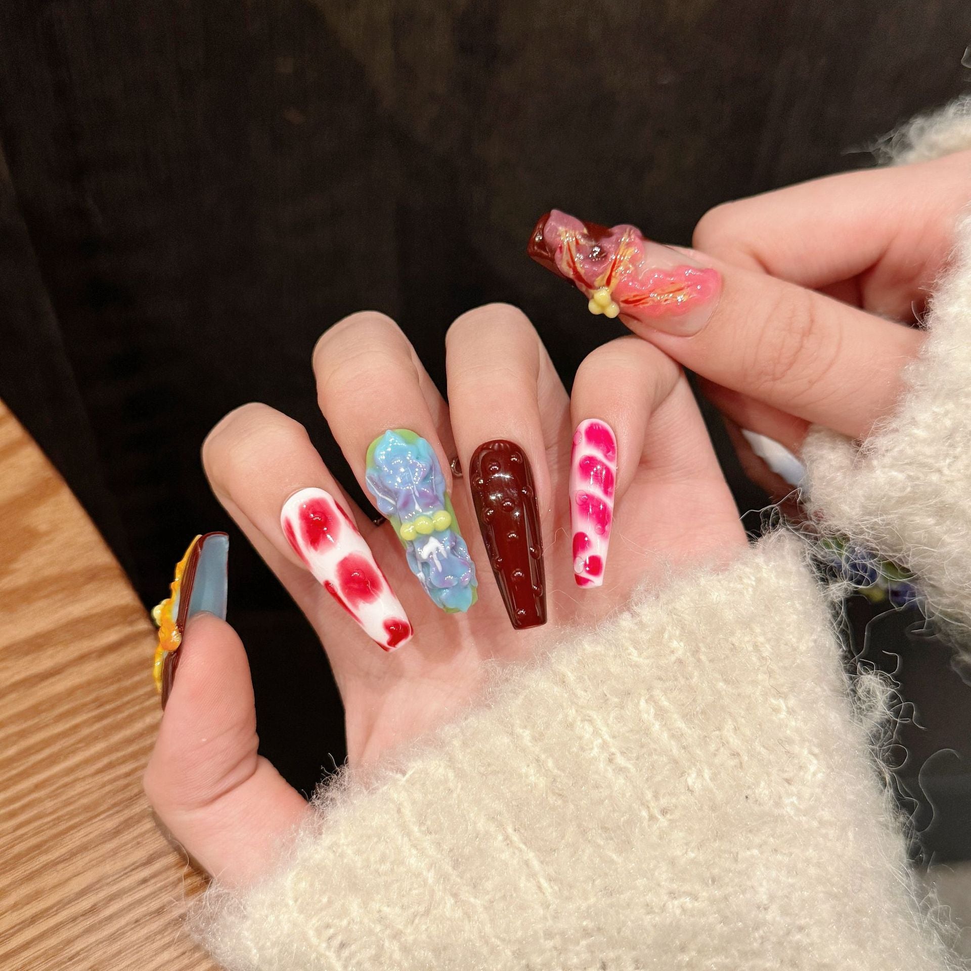 KAPOWNAILS Retro Floral Press - ons, Hand - Painted Colorful Flower Designs