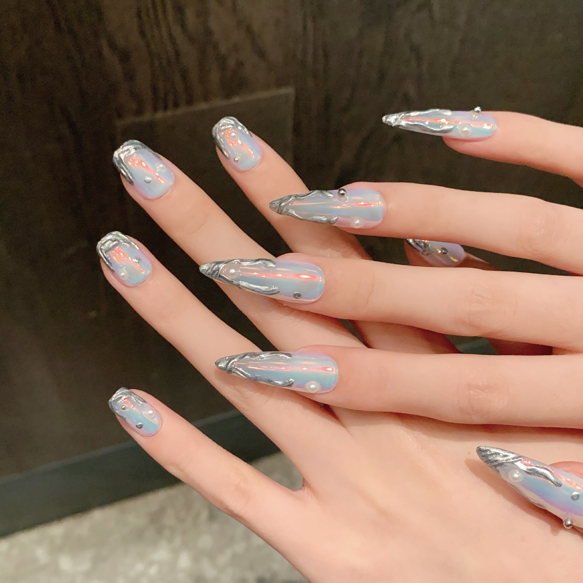 KAPOWNAILS Aurora Silver Press - ons, Iridescent Pearl & Chrome Accents