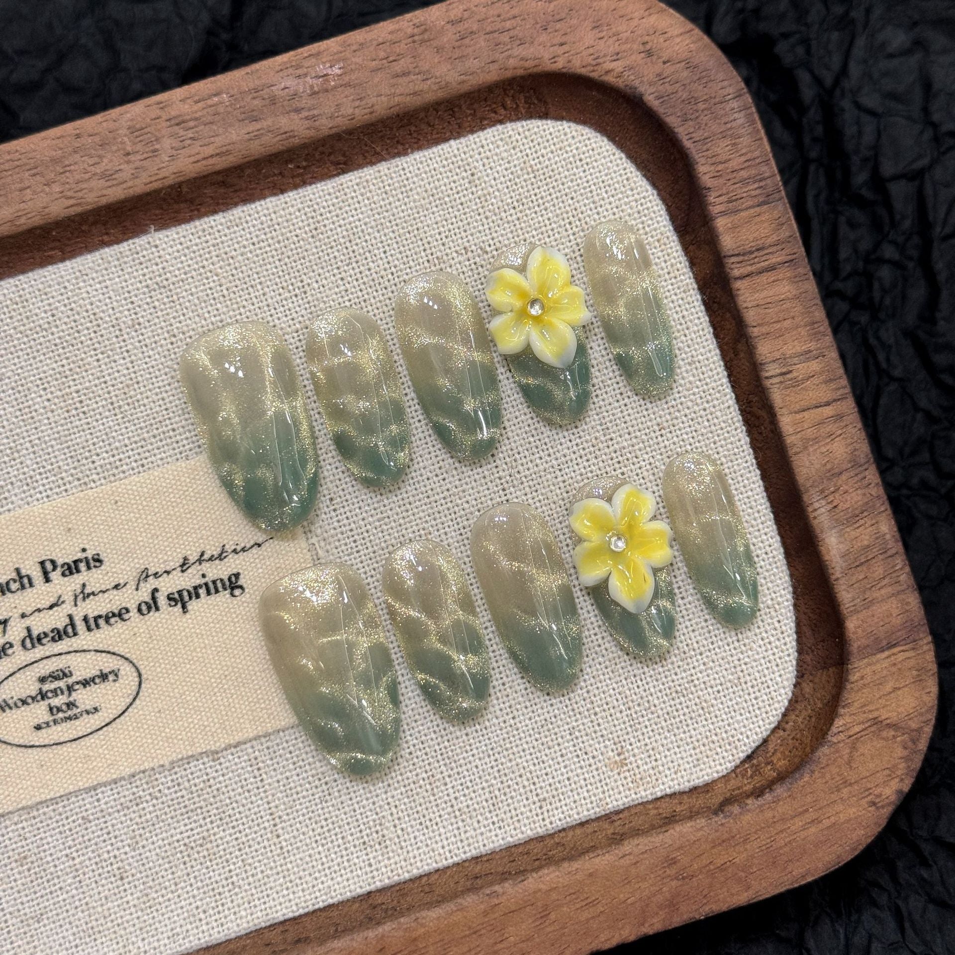 KAPOWNAILS Cat-Eye Press-On Nails – Green to Nude Gradient with Gold Glitter & 3D Floral Accents